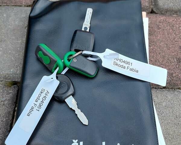 Синий Шкода Фабия, объемом двигателя 1.2 л и пробегом 161 тыс. км за 4750 $, фото 81 на Automoto.ua