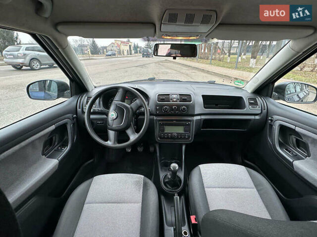 Синий Шкода Фабия, объемом двигателя 1.2 л и пробегом 160 тыс. км за 4500 $, фото 6 на Automoto.ua