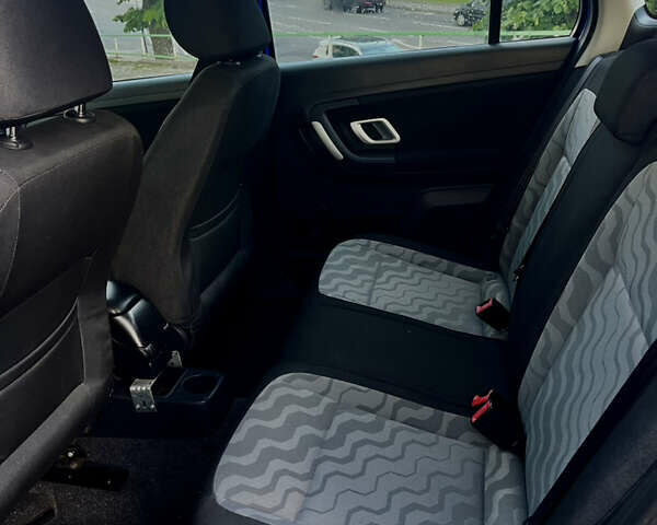 Синий Шкода Фабия, объемом двигателя 1.39 л и пробегом 186 тыс. км за 5750 $, фото 17 на Automoto.ua