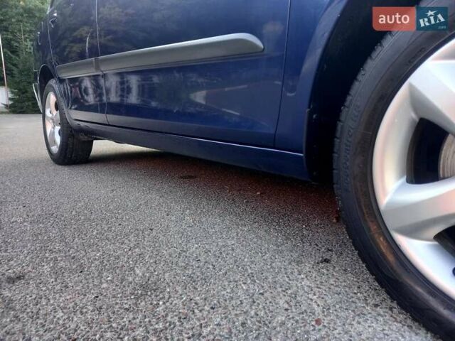 Синий Шкода Фабия, объемом двигателя 1.6 л и пробегом 230 тыс. км за 7550 $, фото 1 на Automoto.ua