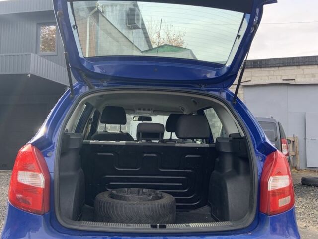 Шкода Фабия 2009 в Черкассах на Automoto.ua Синий Шкода Фабия, объемом двигателя 1.2 л и пробегом 293 тыс. км за 5000 $, фото 3 на Automoto.ua