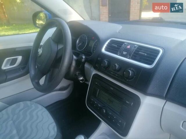 Синий Шкода Фабия, объемом двигателя 1.39 л и пробегом 167 тыс. км за 5500 $, фото 8 на Automoto.ua