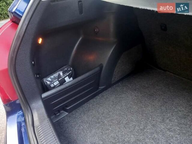 Синий Шкода Фабия, объемом двигателя 1.6 л и пробегом 230 тыс. км за 7799 $, фото 100 на Automoto.ua
