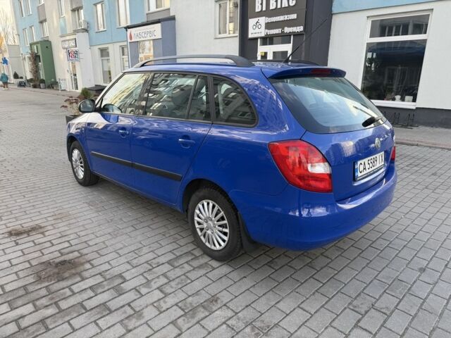 Синий Шкода Фабия, объемом двигателя 1.2 л и пробегом 150 тыс. км за 4500 $, фото 2 на Automoto.ua