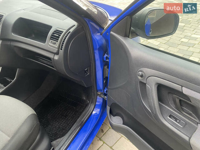 Синий Шкода Фабия, объемом двигателя 1.2 л и пробегом 189 тыс. км за 4300 $, фото 13 на Automoto.ua
