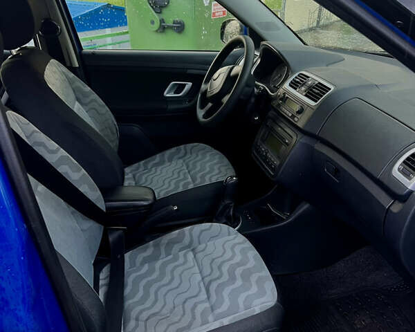 Синий Шкода Фабия, объемом двигателя 1.39 л и пробегом 186 тыс. км за 5750 $, фото 19 на Automoto.ua