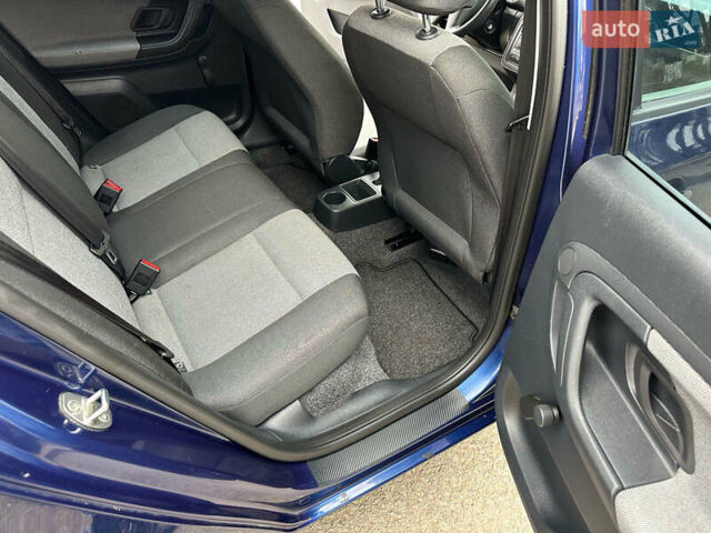 Синий Шкода Фабия, объемом двигателя 1.2 л и пробегом 160 тыс. км за 4500 $, фото 11 на Automoto.ua