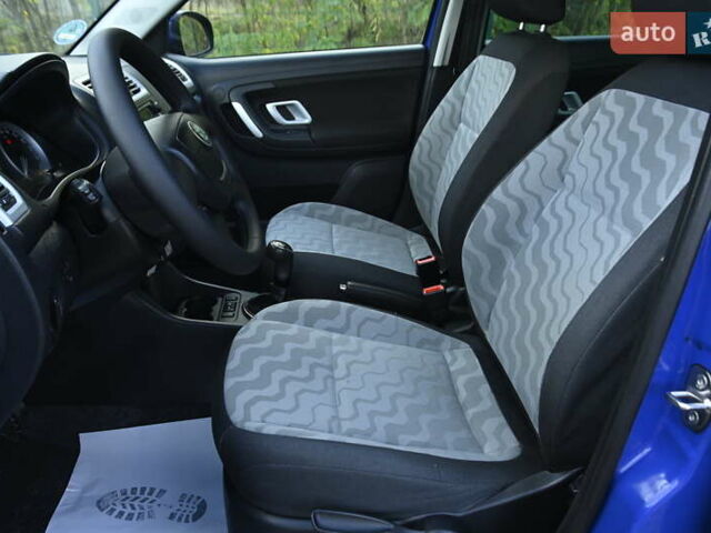 Синий Шкода Фабия, объемом двигателя 1.39 л и пробегом 178 тыс. км за 5950 $, фото 17 на Automoto.ua