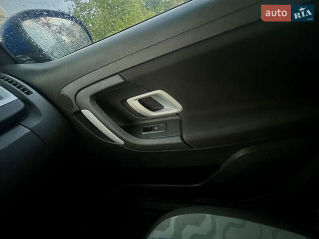 Синий Шкода Фабия, объемом двигателя 1.39 л и пробегом 186 тыс. км за 5750 $, фото 24 на Automoto.ua