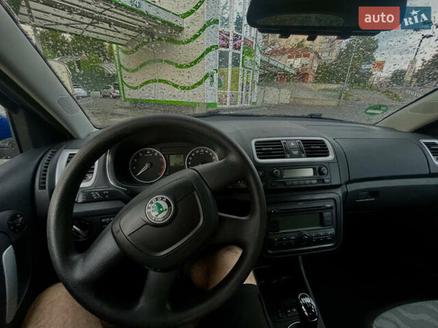 Синий Шкода Фабия, объемом двигателя 1.39 л и пробегом 186 тыс. км за 5750 $, фото 13 на Automoto.ua