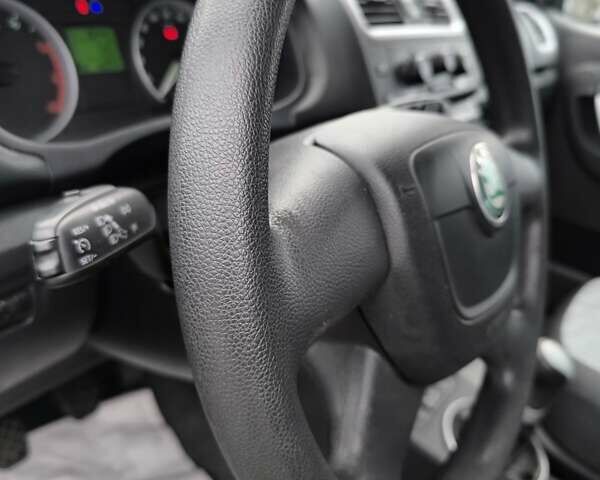 Синий Шкода Фабия, объемом двигателя 1.6 л и пробегом 181 тыс. км за 5500 $, фото 20 на Automoto.ua