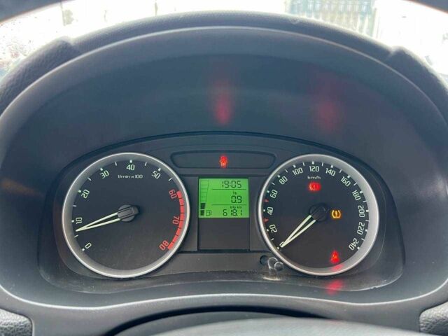 Синій Шкода Фабія, об'ємом двигуна 1.6 л та пробігом 230 тис. км за 6800 $, фото 12 на Automoto.ua