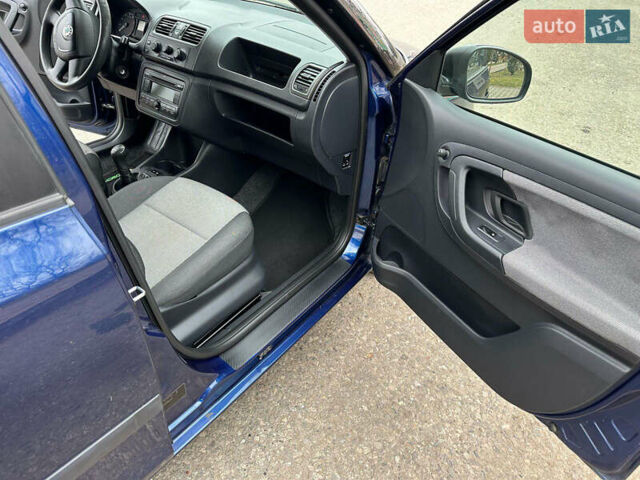 Синий Шкода Фабия, объемом двигателя 1.2 л и пробегом 160 тыс. км за 4500 $, фото 4 на Automoto.ua