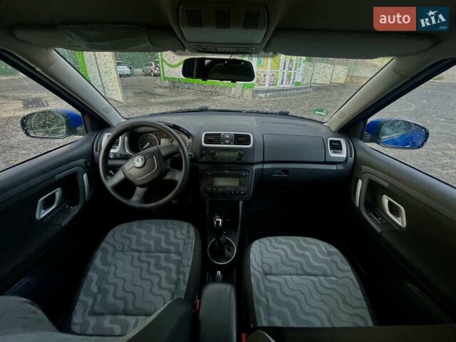 Синий Шкода Фабия, объемом двигателя 1.39 л и пробегом 186 тыс. км за 5750 $, фото 14 на Automoto.ua