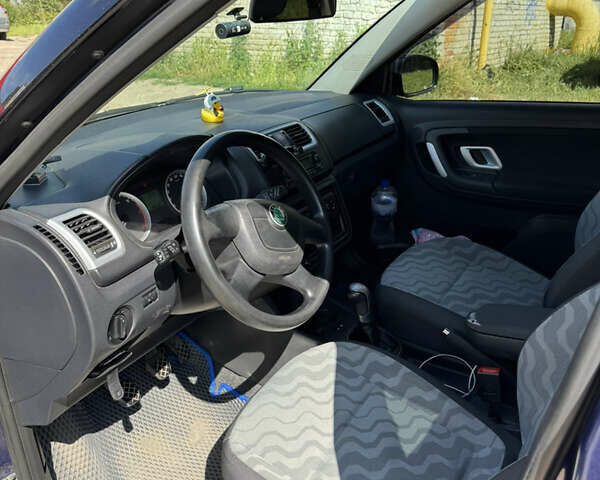 Синий Шкода Фабия, объемом двигателя 1.42 л и пробегом 268 тыс. км за 4999 $, фото 7 на Automoto.ua
