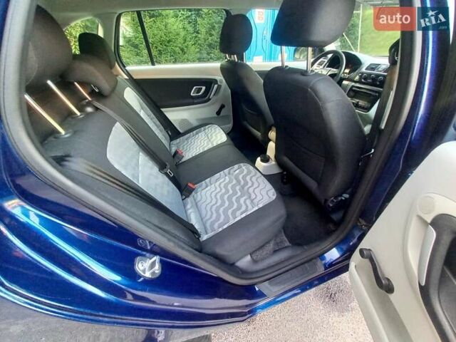 Синий Шкода Фабия, объемом двигателя 1.6 л и пробегом 230 тыс. км за 7550 $, фото 93 на Automoto.ua