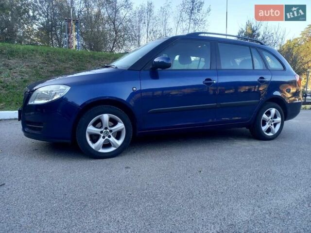 Синий Шкода Фабия, объемом двигателя 1.6 л и пробегом 230 тыс. км за 7550 $, фото 134 на Automoto.ua