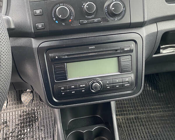 Синій Шкода Фабія, об'ємом двигуна 1.2 л та пробігом 189 тис. км за 4550 $, фото 12 на Automoto.ua