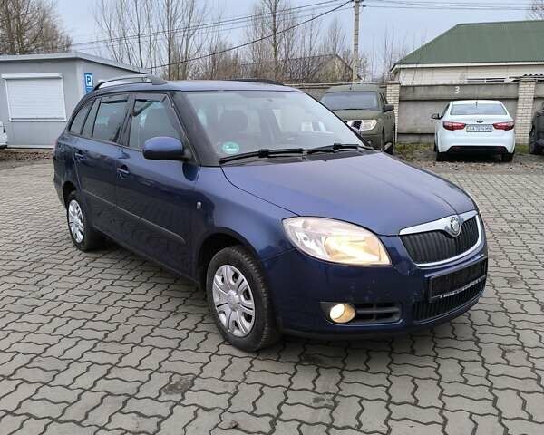 Синий Шкода Фабия, объемом двигателя 1.6 л и пробегом 181 тыс. км за 5500 $, фото 3 на Automoto.ua
