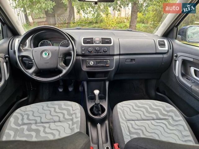 Синий Шкода Фабия, объемом двигателя 1.6 л и пробегом 225 тыс. км за 6500 $, фото 15 на Automoto.ua