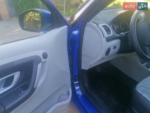 Синий Шкода Фабия, объемом двигателя 1.39 л и пробегом 167 тыс. км за 5500 $, фото 17 на Automoto.ua