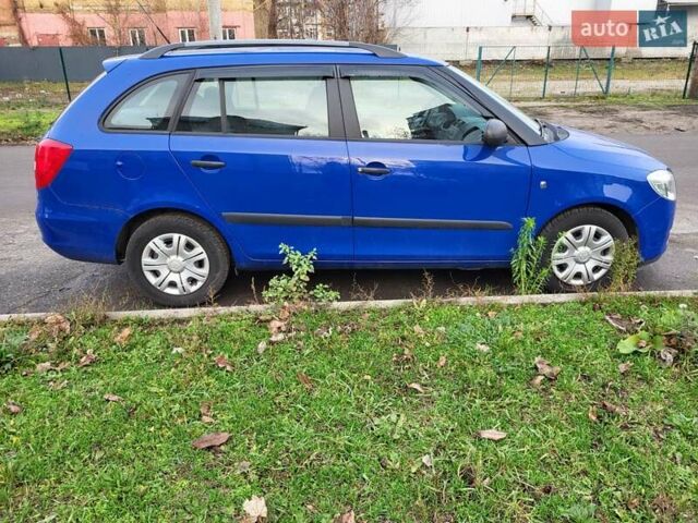 Синий Шкода Фабия, объемом двигателя 1.2 л и пробегом 157 тыс. км за 5000 $, фото 3 на Automoto.ua