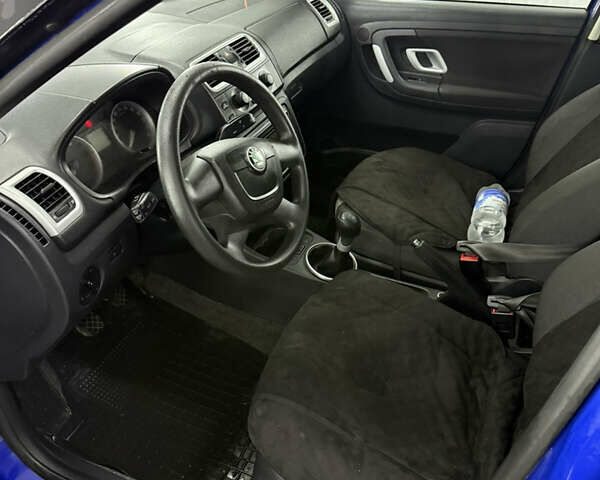 Синій Шкода Фабія, об'ємом двигуна 1.2 л та пробігом 149 тис. км за 4500 $, фото 11 на Automoto.ua