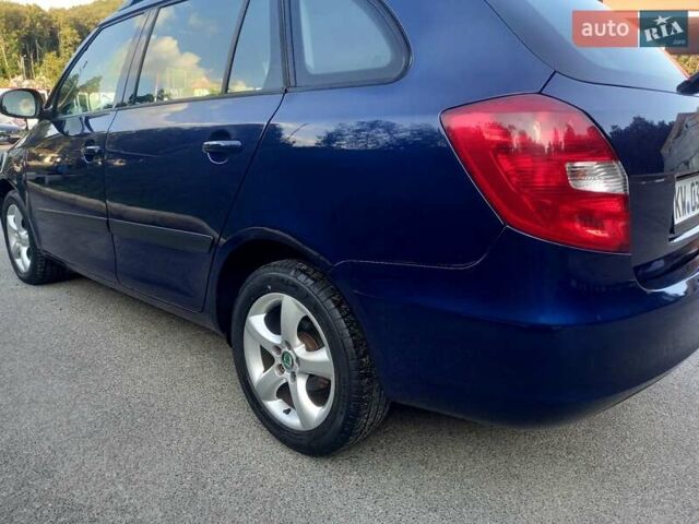 Синий Шкода Фабия, объемом двигателя 1.6 л и пробегом 230 тыс. км за 7550 $, фото 45 на Automoto.ua
