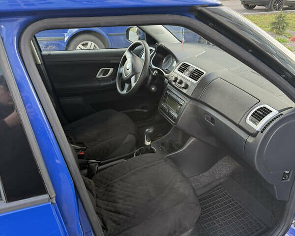 Синій Шкода Фабія, об'ємом двигуна 1.2 л та пробігом 149 тис. км за 4500 $, фото 5 на Automoto.ua