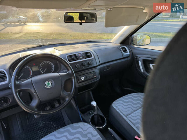 Синий Шкода Фабия, объемом двигателя 1.6 л и пробегом 250 тыс. км за 6200 $, фото 12 на Automoto.ua