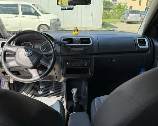 Синий Шкода Фабия, объемом двигателя 1.42 л и пробегом 268 тыс. км за 4999 $, фото 8 на Automoto.ua