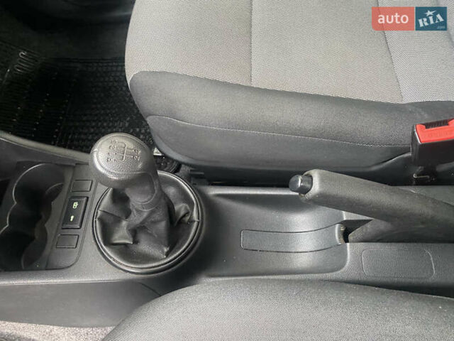 Синий Шкода Фабия, объемом двигателя 1.2 л и пробегом 189 тыс. км за 4300 $, фото 12 на Automoto.ua