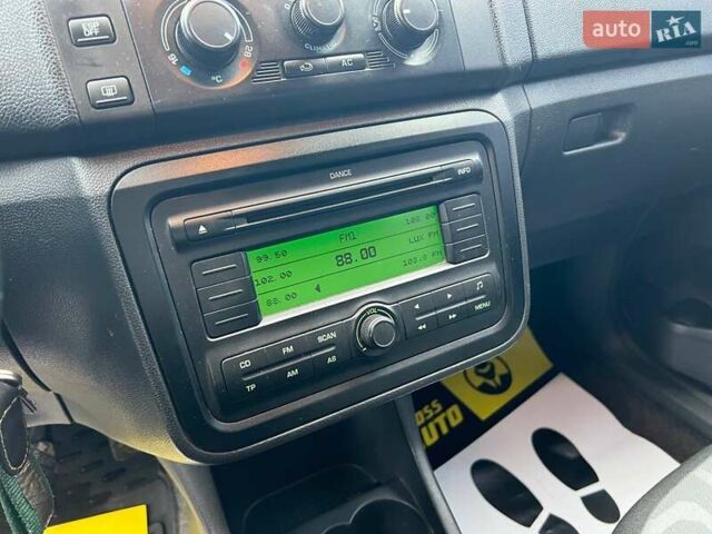 Синій Шкода Фабія, об'ємом двигуна 1.6 л та пробігом 230 тис. км за 6800 $, фото 15 на Automoto.ua