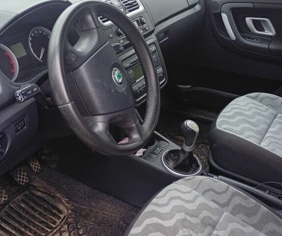 Синий Шкода Фабия, объемом двигателя 1.2 л и пробегом 197 тыс. км за 5500 $, фото 4 на Automoto.ua