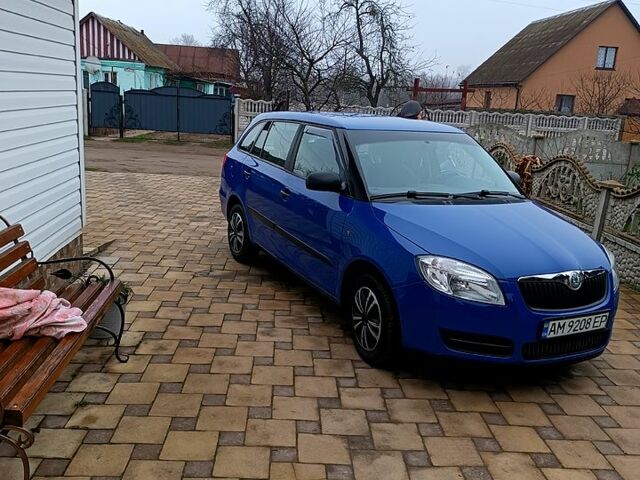 Синий Шкода Фабия, объемом двигателя 1.2 л и пробегом 178 тыс. км за 5100 $, фото 2 на Automoto.ua