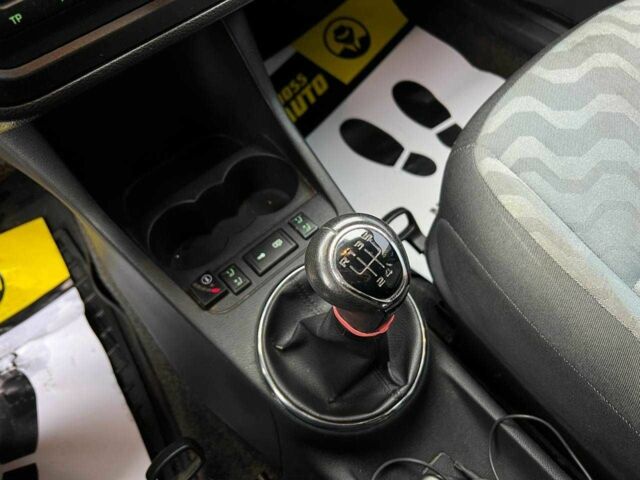 Синій Шкода Фабія, об'ємом двигуна 1.6 л та пробігом 230 тис. км за 6800 $, фото 16 на Automoto.ua