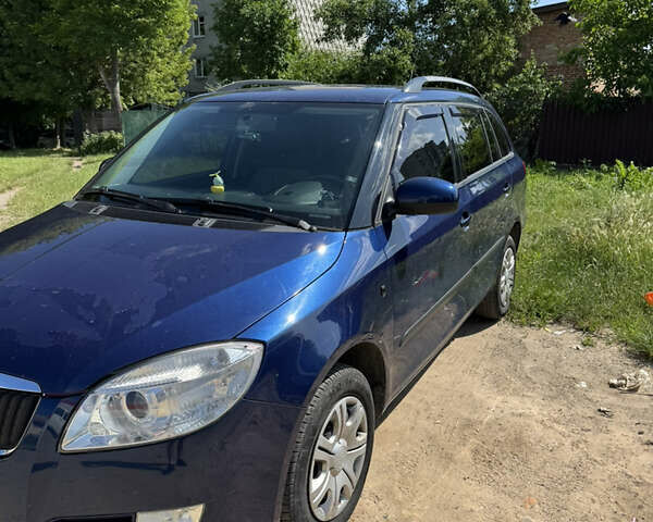 Синий Шкода Фабия, объемом двигателя 1.42 л и пробегом 268 тыс. км за 4999 $, фото 1 на Automoto.ua