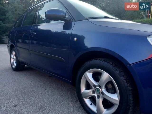 Синий Шкода Фабия, объемом двигателя 1.6 л и пробегом 230 тыс. км за 7550 $, фото 2 на Automoto.ua