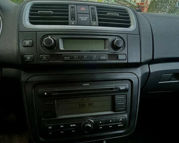 Синий Шкода Фабия, объемом двигателя 1.39 л и пробегом 186 тыс. км за 5750 $, фото 22 на Automoto.ua