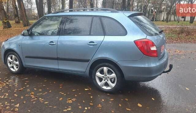 Синий Шкода Фабия, объемом двигателя 1.4 л и пробегом 200 тыс. км за 5900 $, фото 3 на Automoto.ua