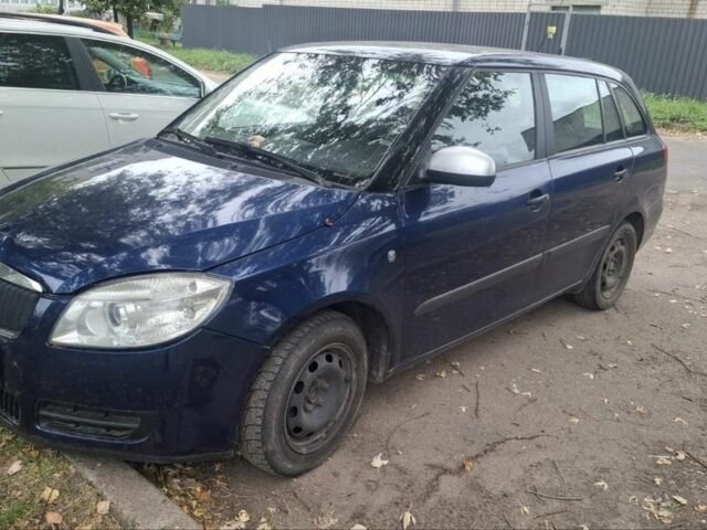 Синий Шкода Фабия, объемом двигателя 1.2 л и пробегом 300 тыс. км за 3300 $, фото 2 на Automoto.ua
