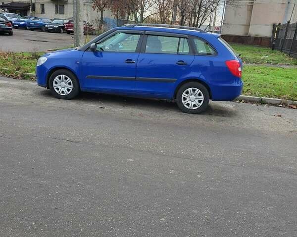 Синий Шкода Фабия, объемом двигателя 1.2 л и пробегом 157 тыс. км за 5000 $, фото 2 на Automoto.ua
