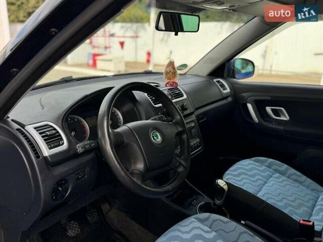 Синий Шкода Фабия, объемом двигателя 1.6 л и пробегом 227 тыс. км за 5600 $, фото 7 на Automoto.ua