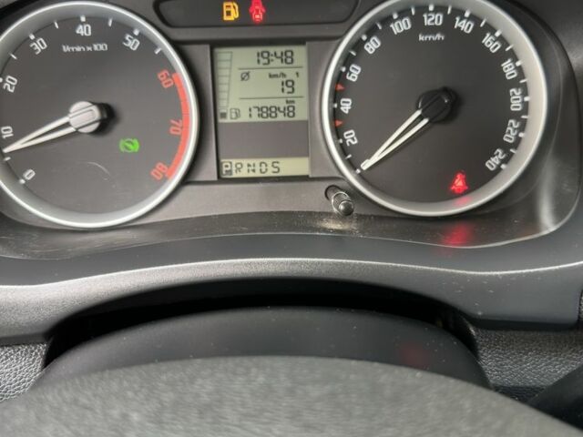 Синій Шкода Фабія, об'ємом двигуна 1.6 л та пробігом 178 тис. км за 6800 $, фото 20 на Automoto.ua