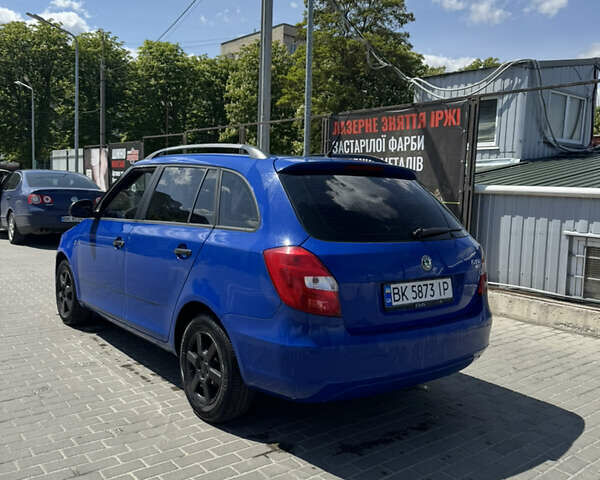 Синий Шкода Фабия, объемом двигателя 1.39 л и пробегом 302 тыс. км за 4800 $, фото 3 на Automoto.ua