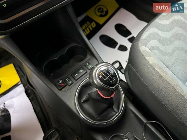 Синій Шкода Фабія, об'ємом двигуна 1.6 л та пробігом 230 тис. км за 6800 $, фото 16 на Automoto.ua