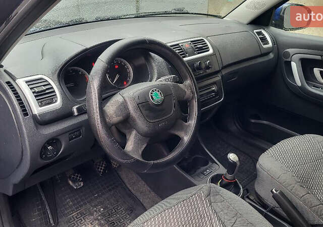 Синій Шкода Фабія, об'ємом двигуна 1.4 л та пробігом 293 тис. км за 4100 $, фото 5 на Automoto.ua