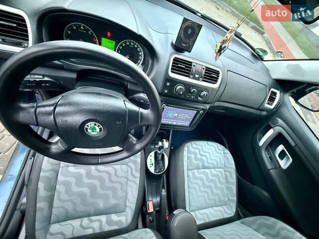 Синий Шкода Фабия, объемом двигателя 1.6 л и пробегом 238 тыс. км за 6999 $, фото 8 на Automoto.ua