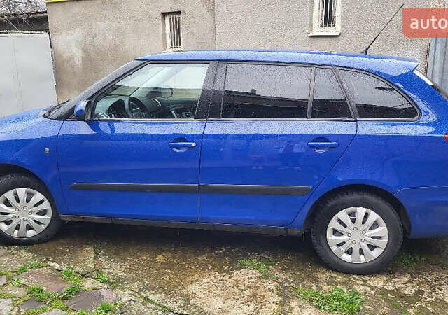 Синій Шкода Фабія, об'ємом двигуна 1.4 л та пробігом 293 тис. км за 4100 $, фото 2 на Automoto.ua