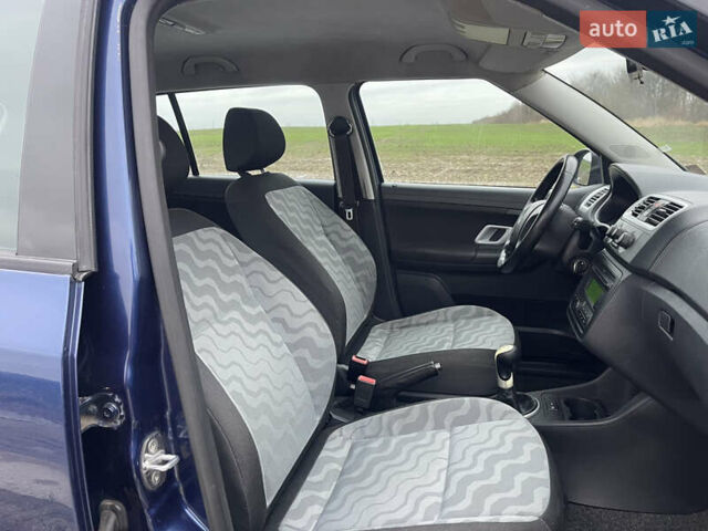 Синий Шкода Фабия, объемом двигателя 1.9 л и пробегом 290 тыс. км за 4990 $, фото 10 на Automoto.ua